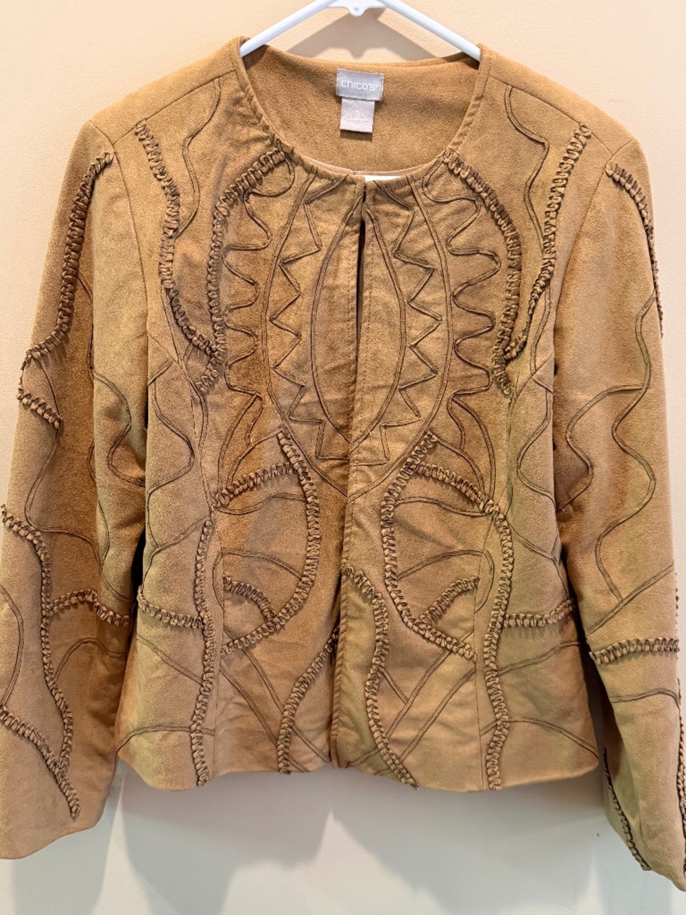 CHICOS SIZE 0 TAN FAUX SUEDE JACKET FULLY LINED WITH SEWN ON DESIGN